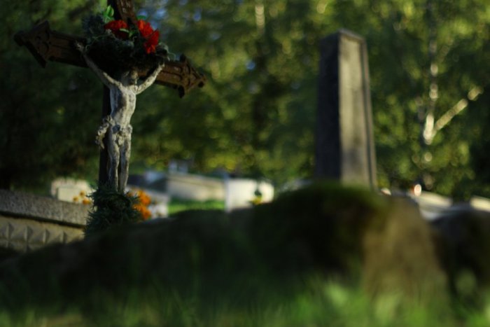 Ilustračný obrázok k článku Opatrenia polície cez Dušičky: Hliadky budú pri križovatkách aj cintorínoch