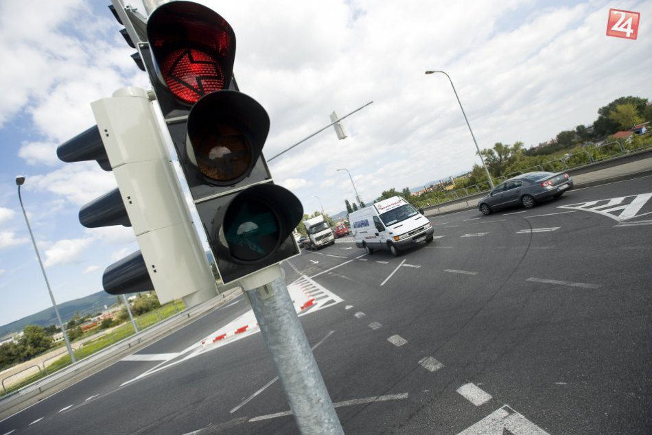 Ilustračný obrázok k článku Problémová križovatka v Žiari: Našlo sa riešenie, osádzajú tu semafory