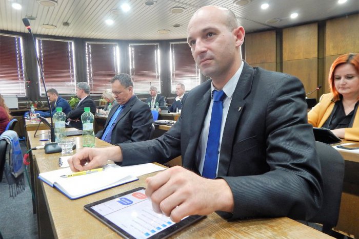 Ilustračný obrázok k článku Hasič v žiarskom parlamente: Nováčik Páleník (35) s prekvapivým výsledkom