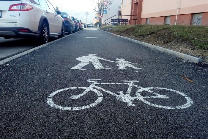 Ilustračný obrázok k článku Do roboty na bicykli, no potme: Mesto o osvetlení nového cyklochodníka