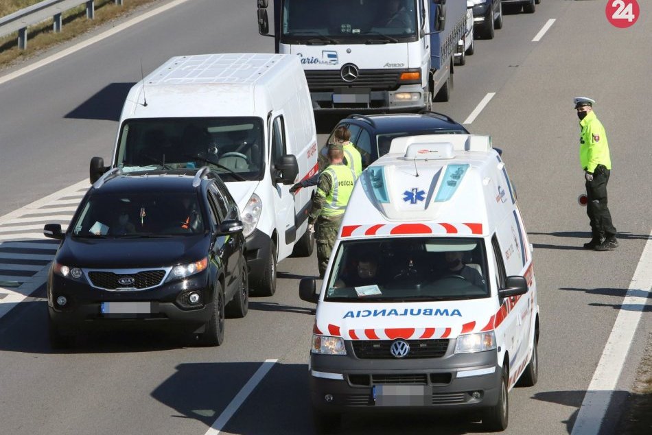 Ilustračný obrázok k článku Nehoda na R1 pri Žiari: Pri kolízii dodávky s autom sú aj zranení
