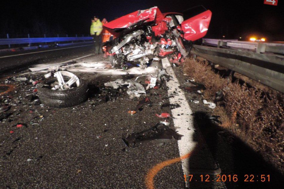 Tragická nehoda na R1: Zrážka BMW a Audi